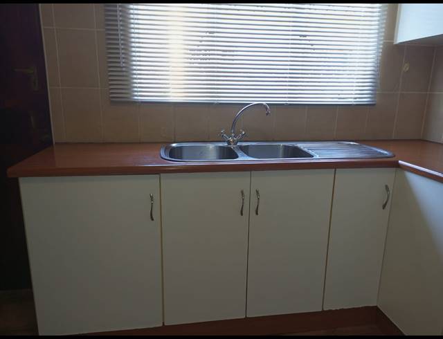3 BEDROOM FREESTANDING FOR SALE IN WOODLANDS